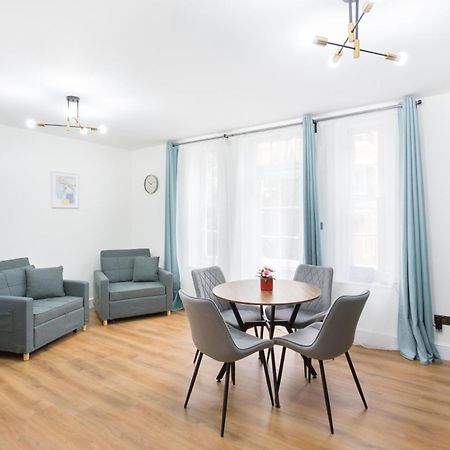 לונדון City Centre One Bedroom Apartment Next To Station, Newly Renovated מראה חיצוני תמונה