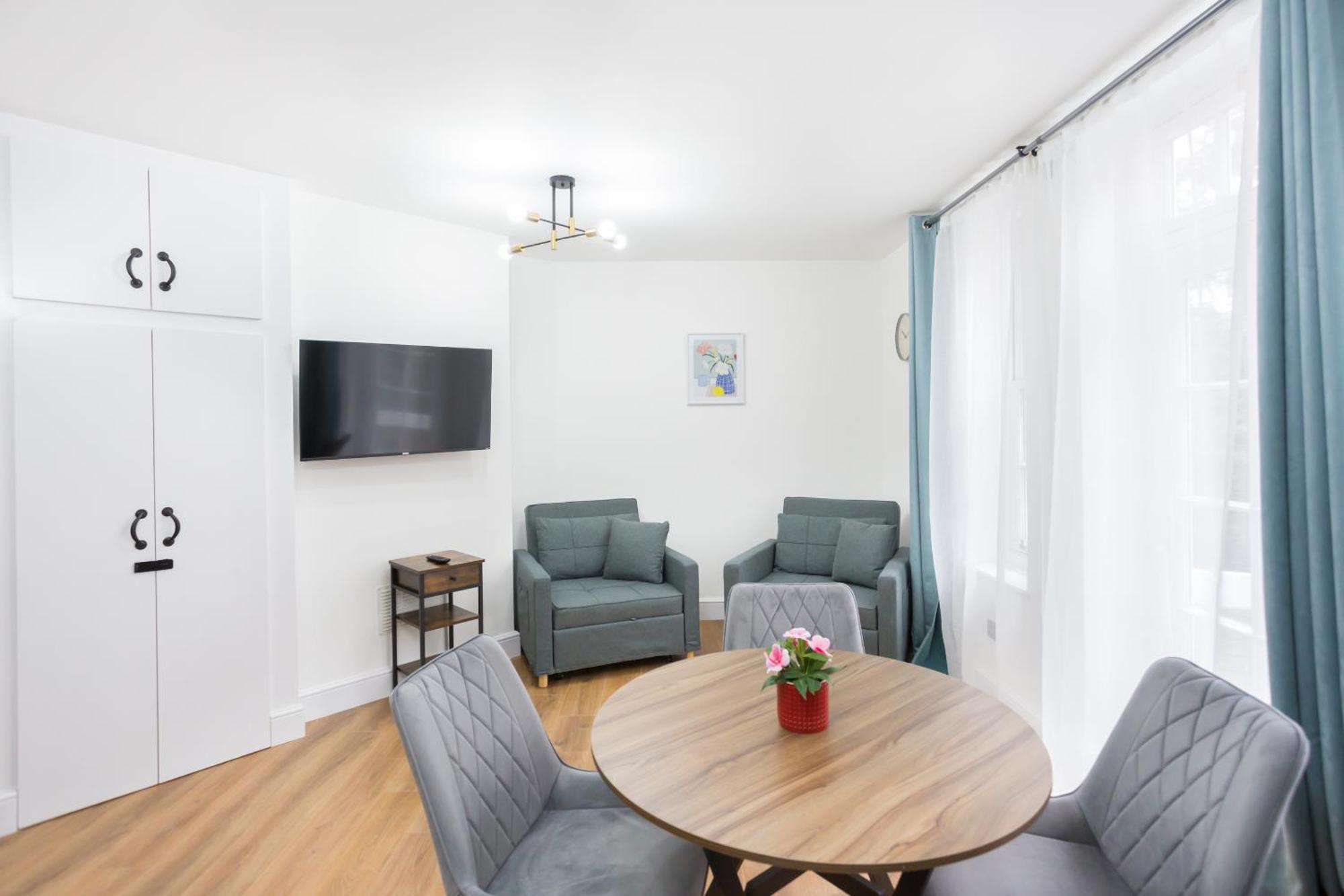 לונדון City Centre One Bedroom Apartment Next To Station, Newly Renovated מראה חיצוני תמונה
