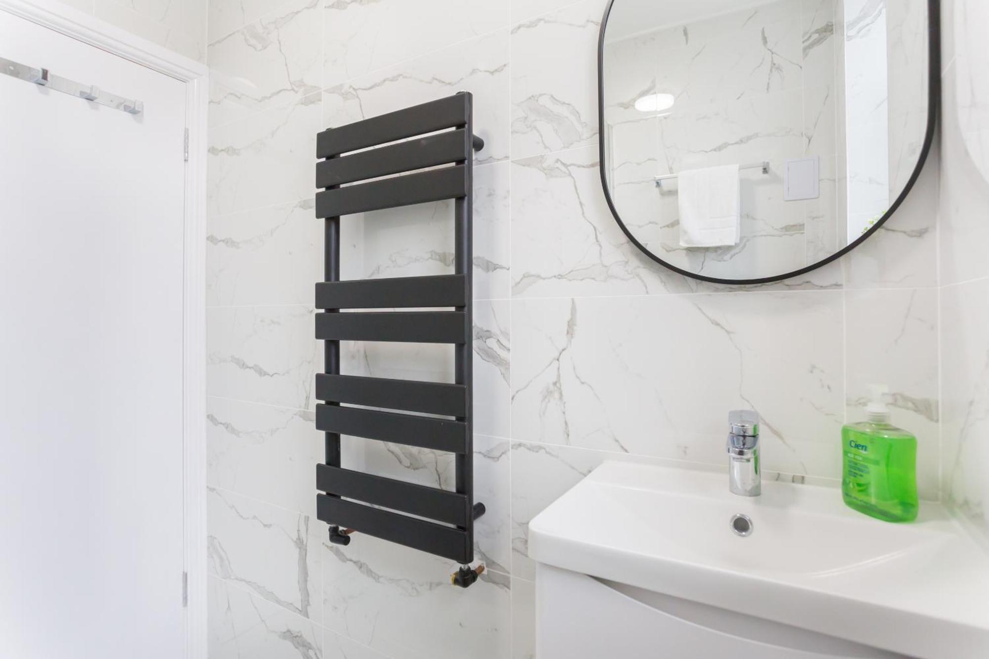 לונדון City Centre One Bedroom Apartment Next To Station, Newly Renovated מראה חיצוני תמונה