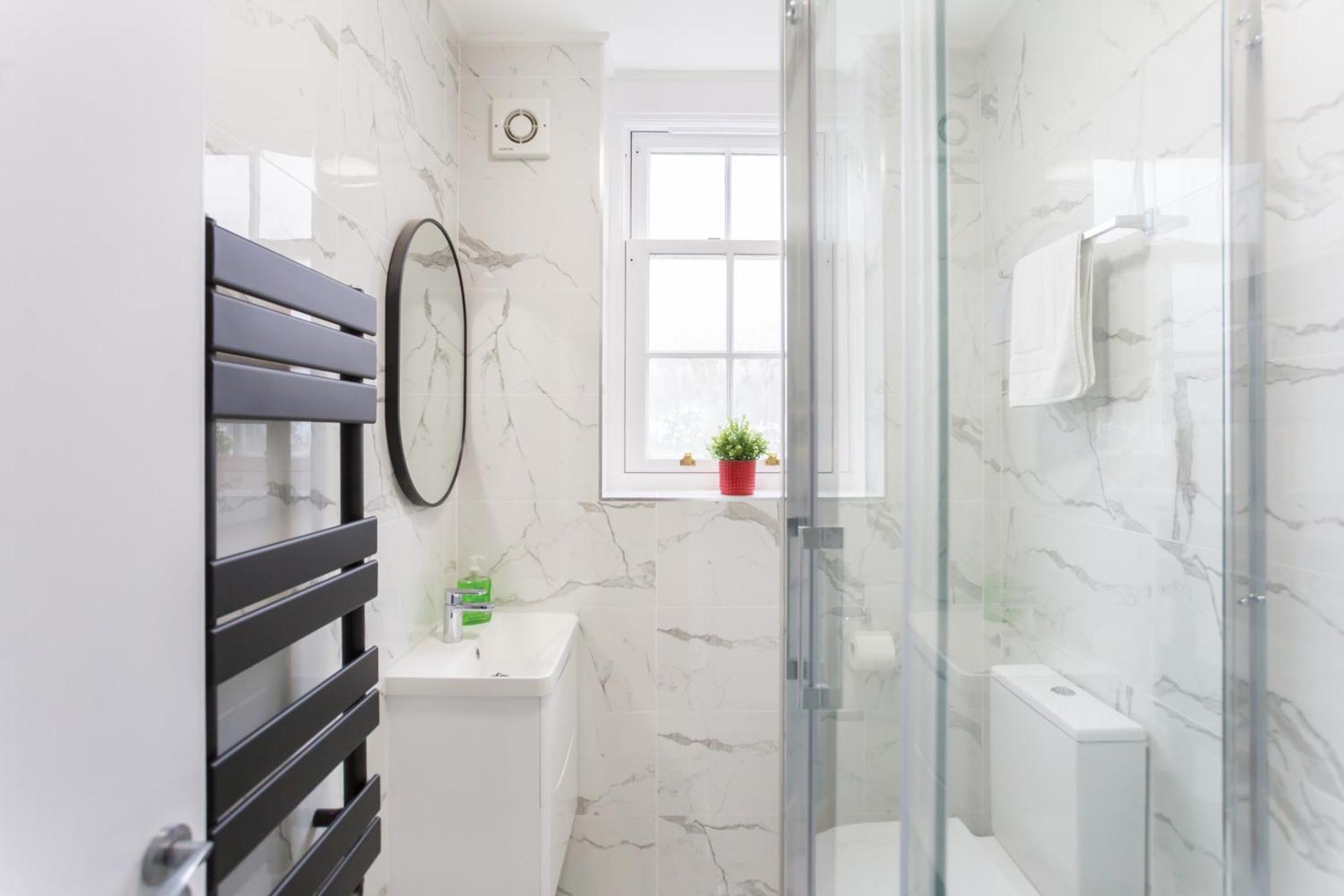לונדון City Centre One Bedroom Apartment Next To Station, Newly Renovated מראה חיצוני תמונה