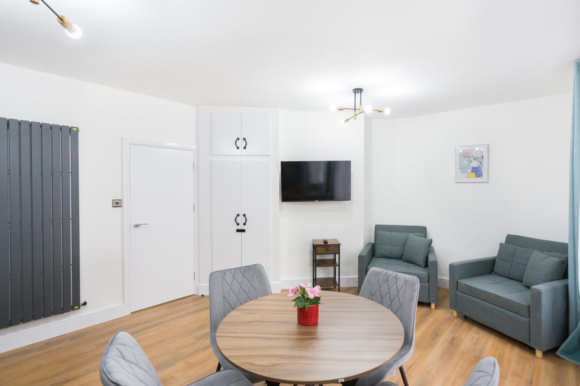 לונדון City Centre One Bedroom Apartment Next To Station, Newly Renovated מראה חיצוני תמונה