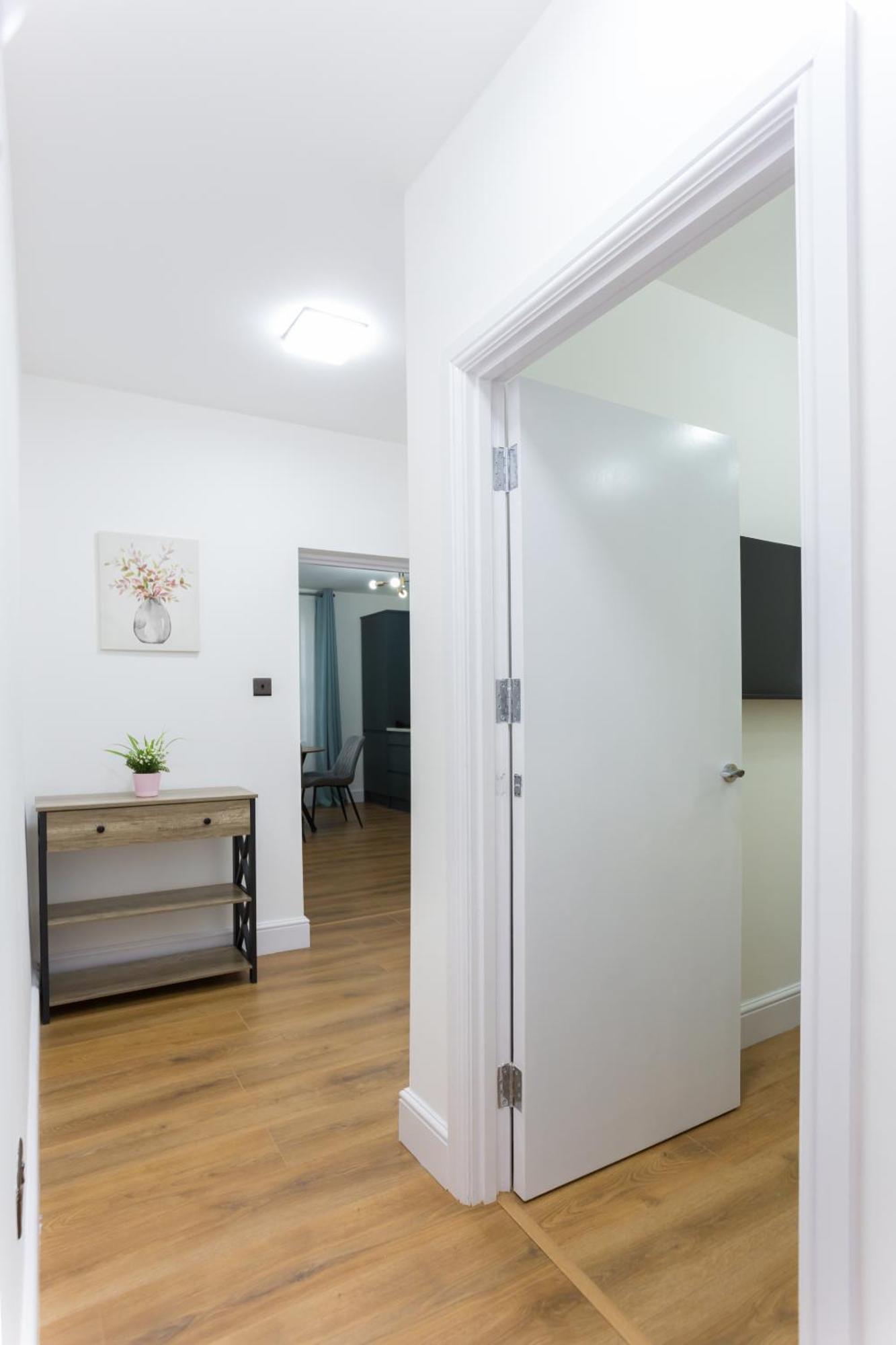 לונדון City Centre One Bedroom Apartment Next To Station, Newly Renovated מראה חיצוני תמונה
