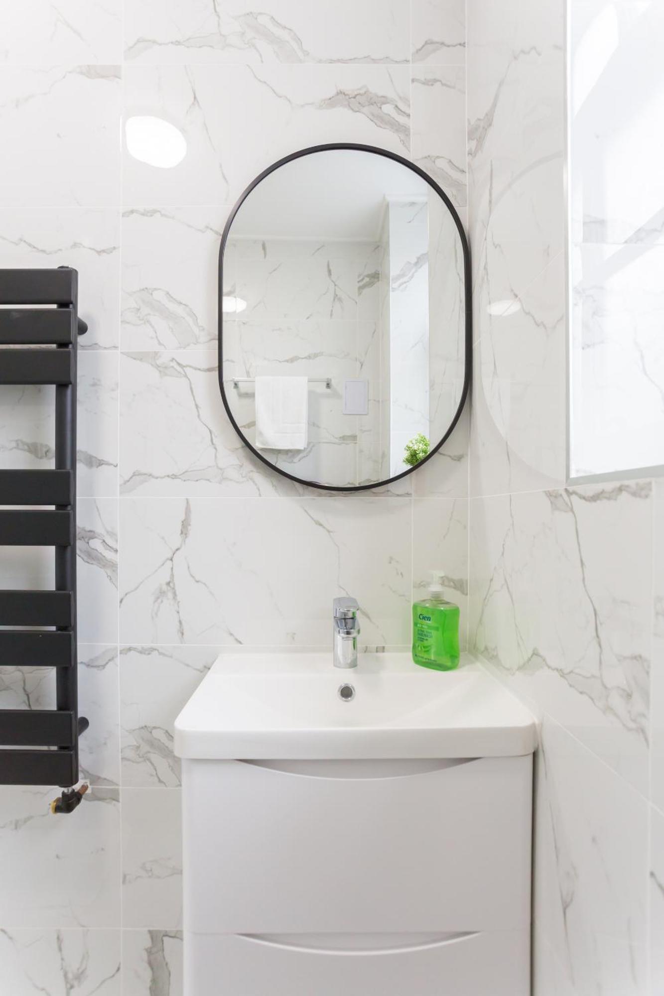 לונדון City Centre One Bedroom Apartment Next To Station, Newly Renovated מראה חיצוני תמונה