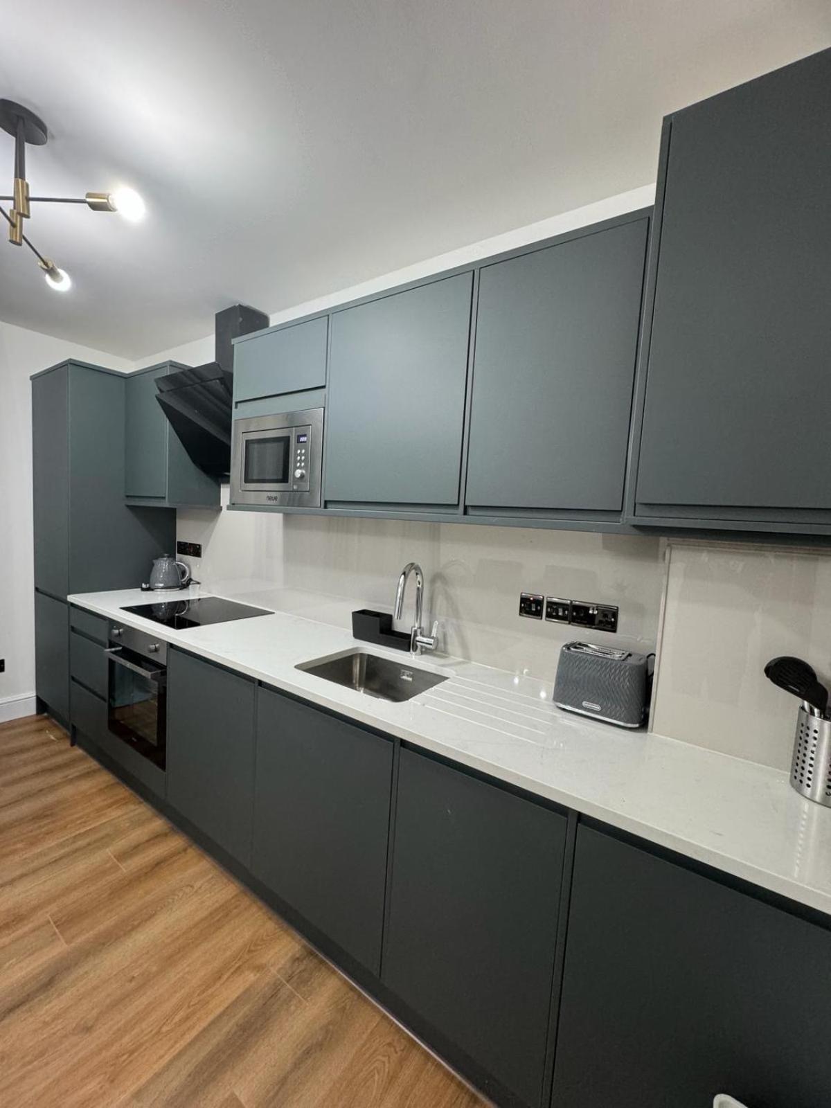 לונדון City Centre One Bedroom Apartment Next To Station, Newly Renovated מראה חיצוני תמונה