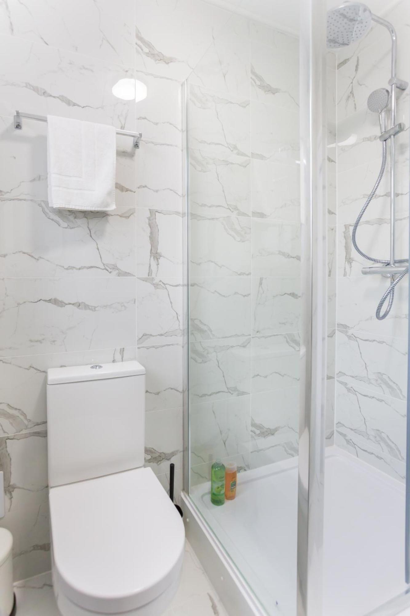 לונדון City Centre One Bedroom Apartment Next To Station, Newly Renovated מראה חיצוני תמונה