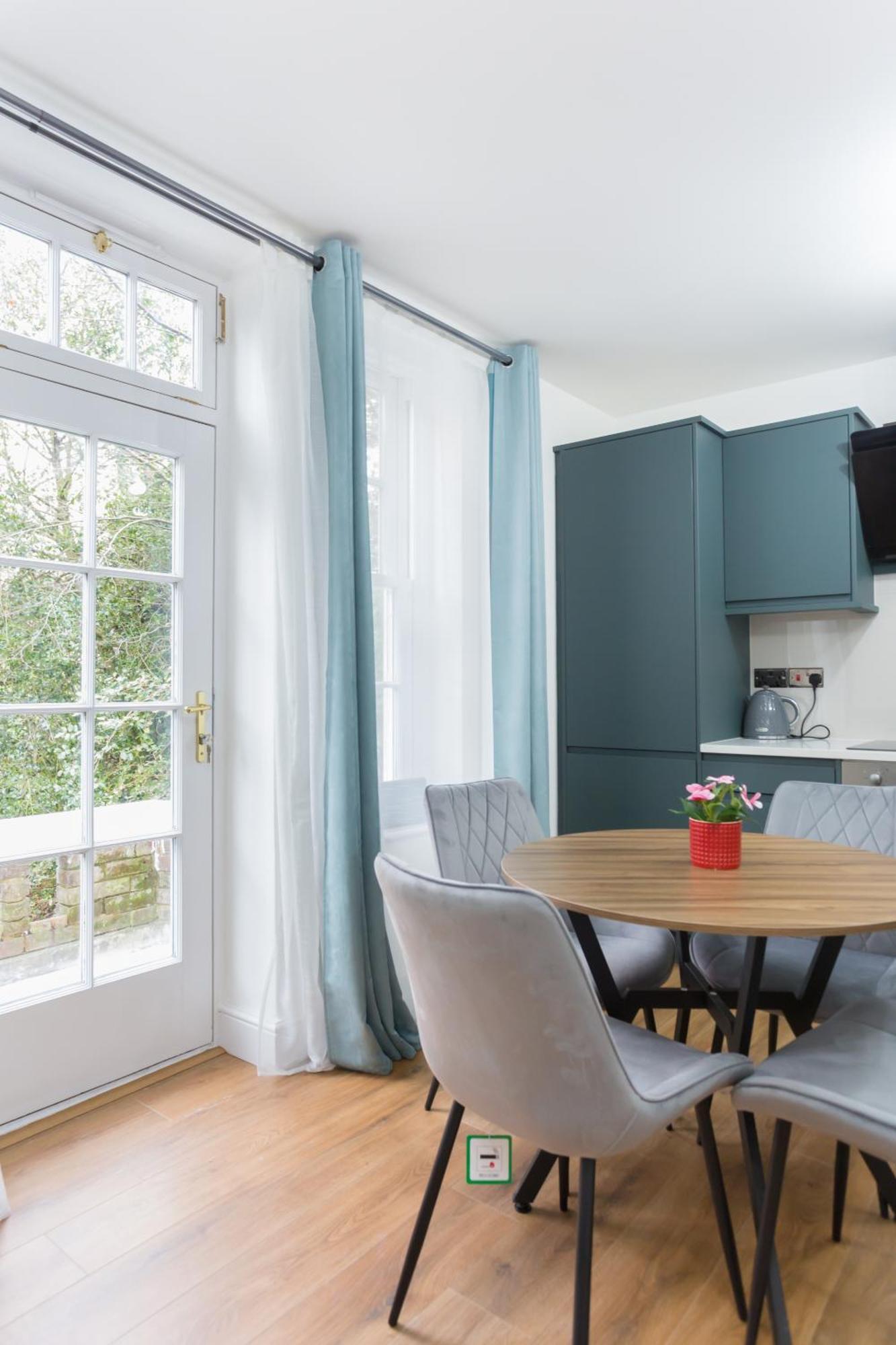 לונדון City Centre One Bedroom Apartment Next To Station, Newly Renovated מראה חיצוני תמונה