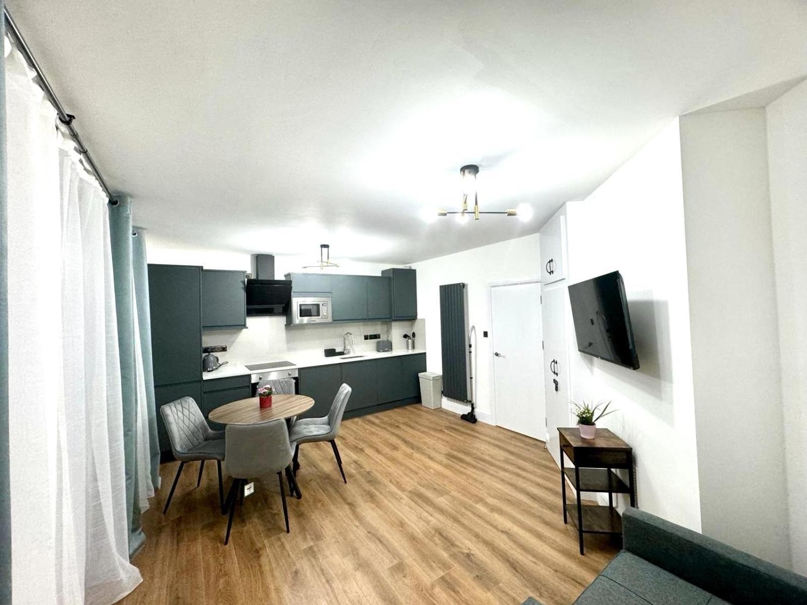 לונדון City Centre One Bedroom Apartment Next To Station, Newly Renovated חדר תמונה